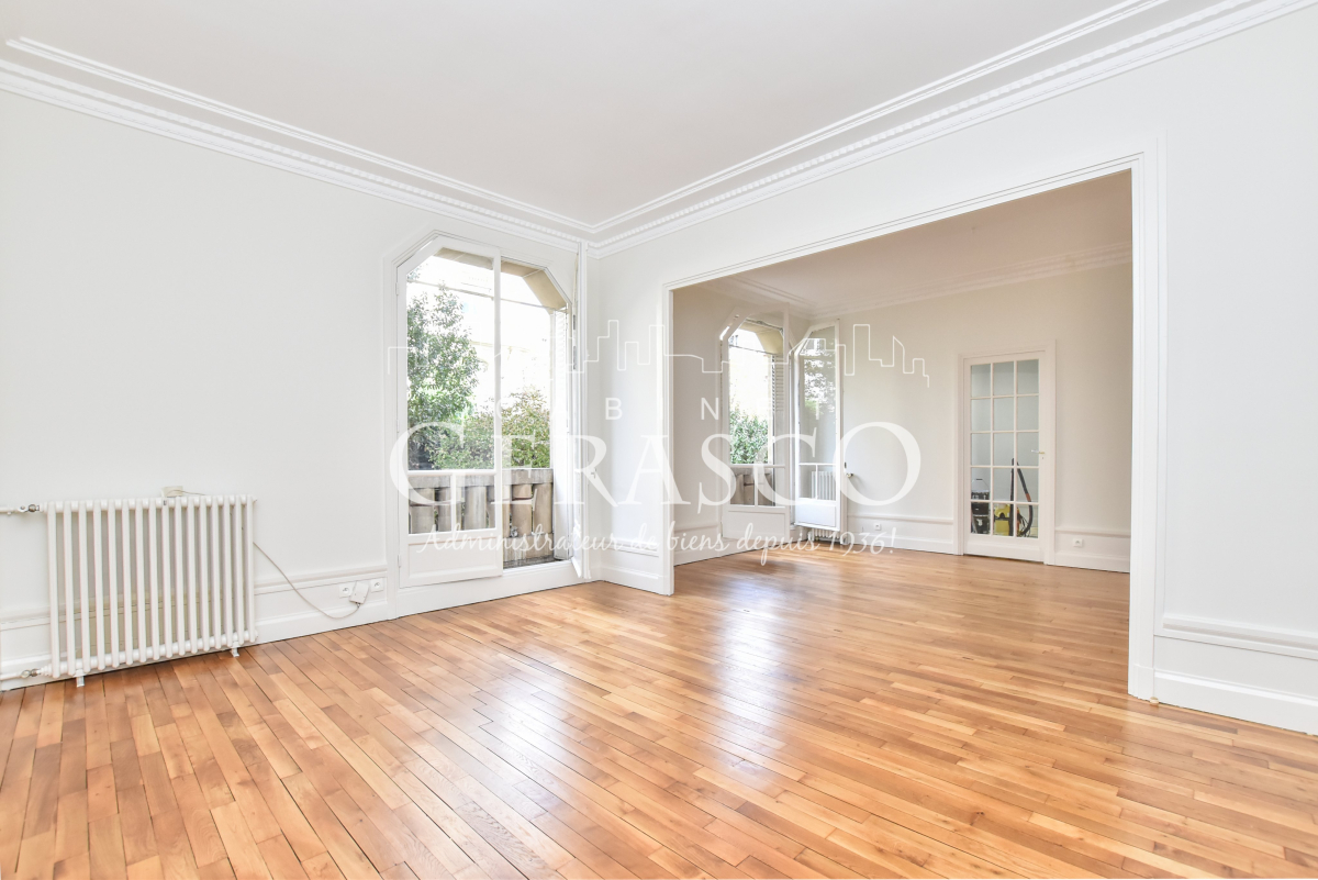 Location Appartement  4 pièces - 99.5m² 75007 Paris
