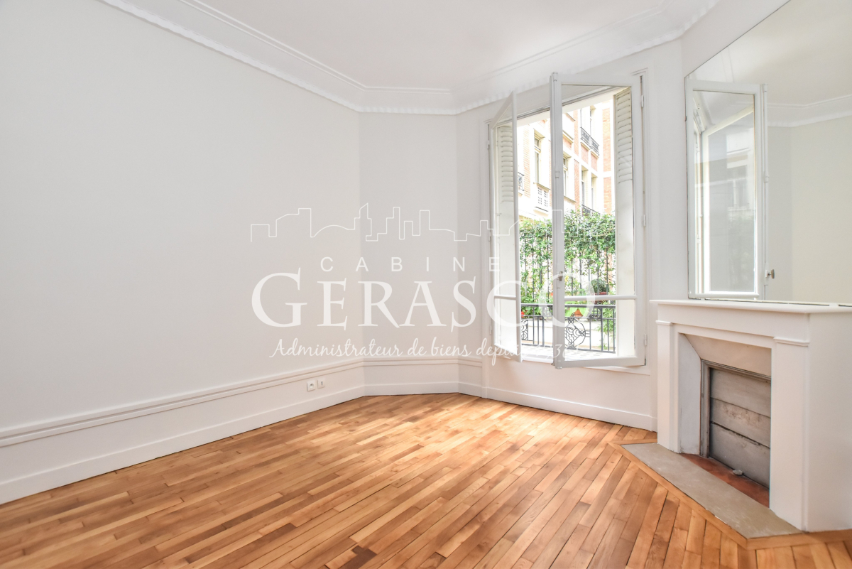 Location Appartement  4 pièces - 99.5m² 75007 Paris