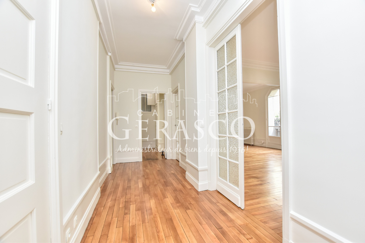 Location Appartement  4 pièces - 99.5m² 75007 Paris
