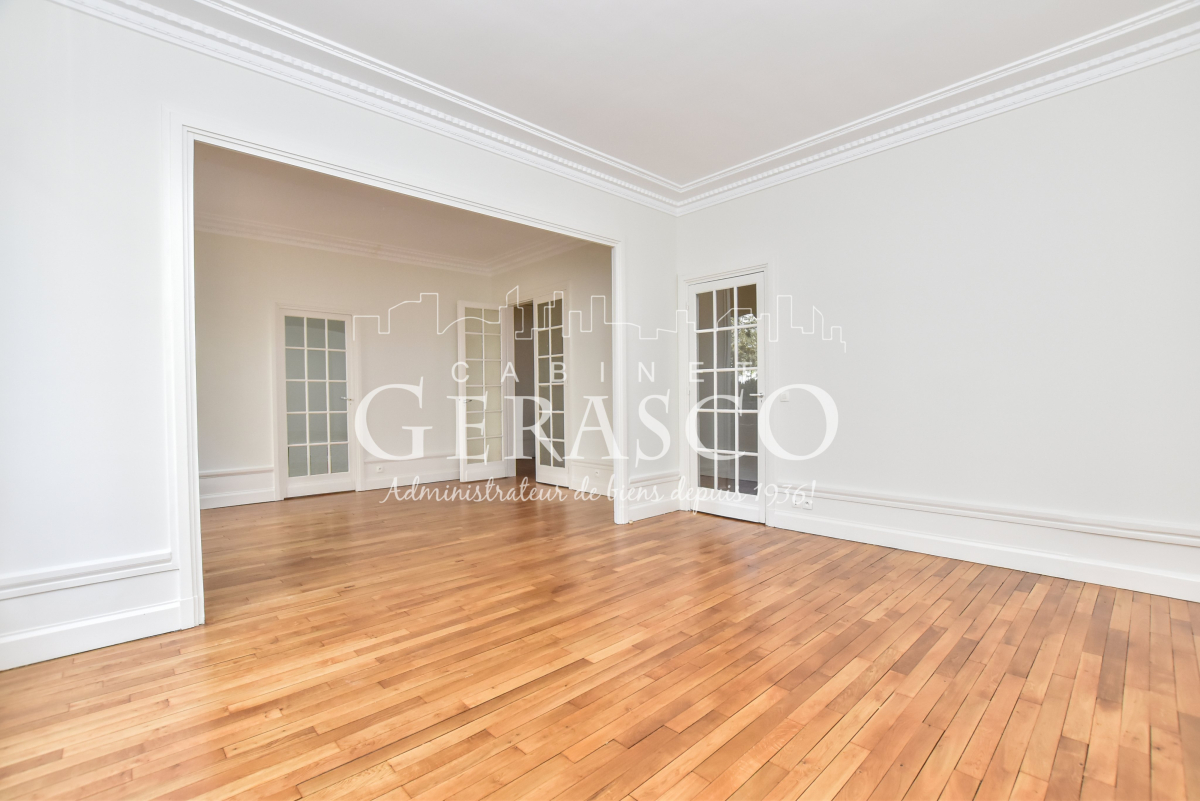 Location Appartement  4 pièces - 99.5m² 75007 Paris