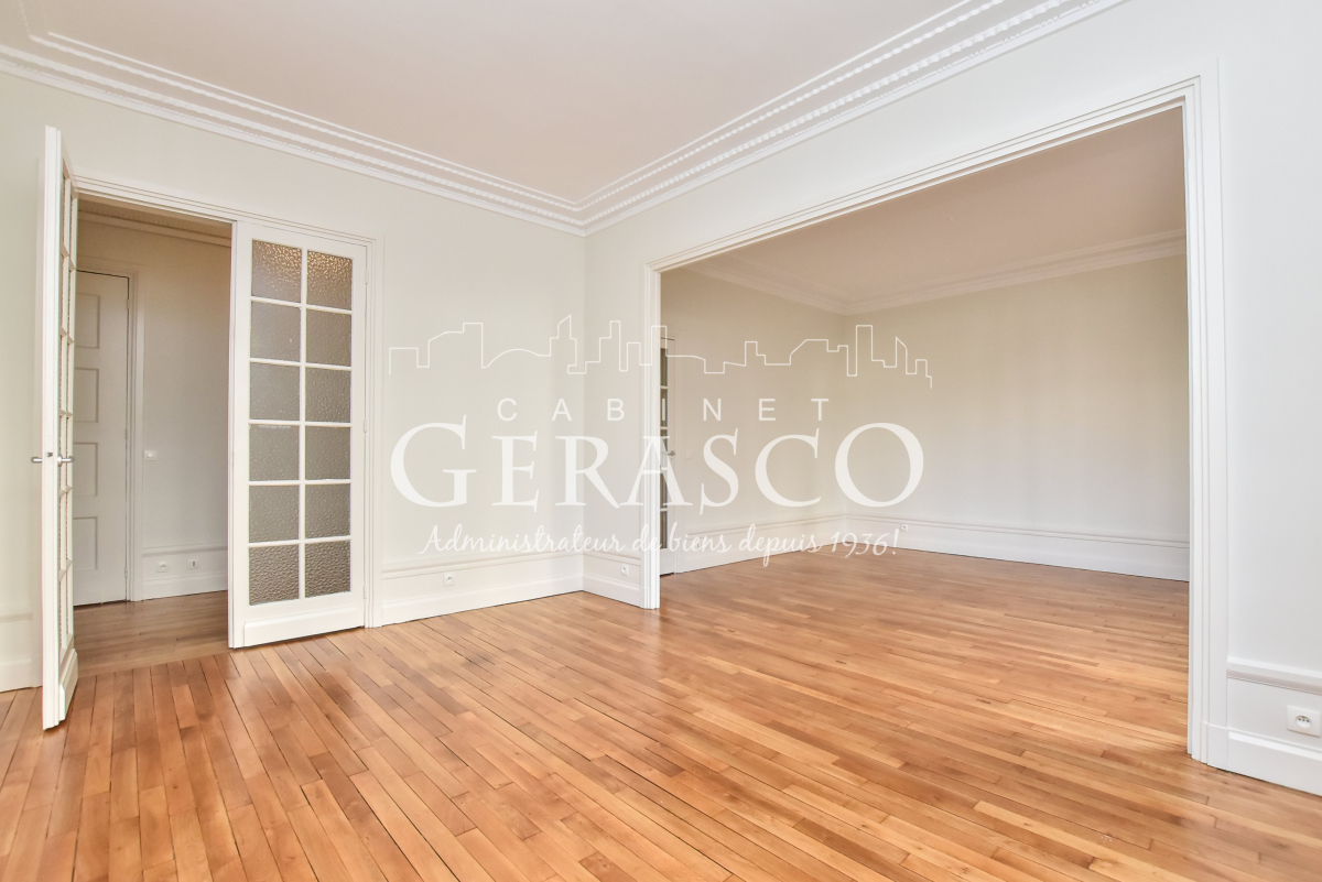 Location Appartement  4 pièces - 99.5m² 75007 Paris