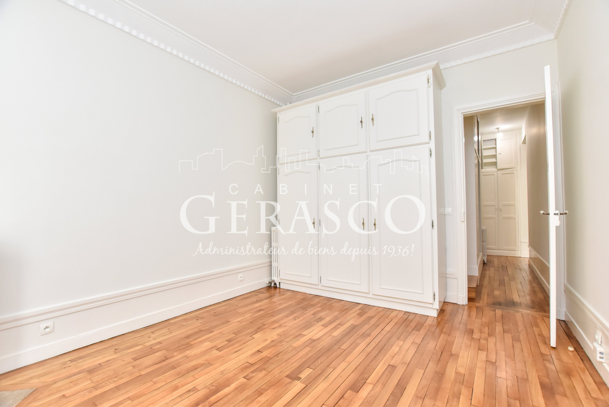 Location Appartement  4 pièces - 99.5m² 75007 Paris