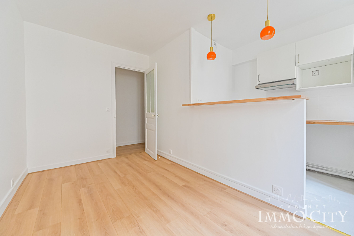 Location Appartement  3 pièces - 47m² 75015 Paris