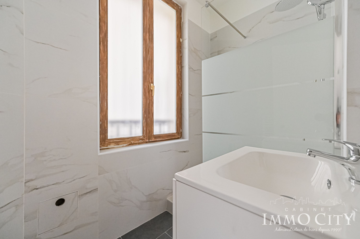 Location Appartement  3 pièces - 43m² 75008 Paris