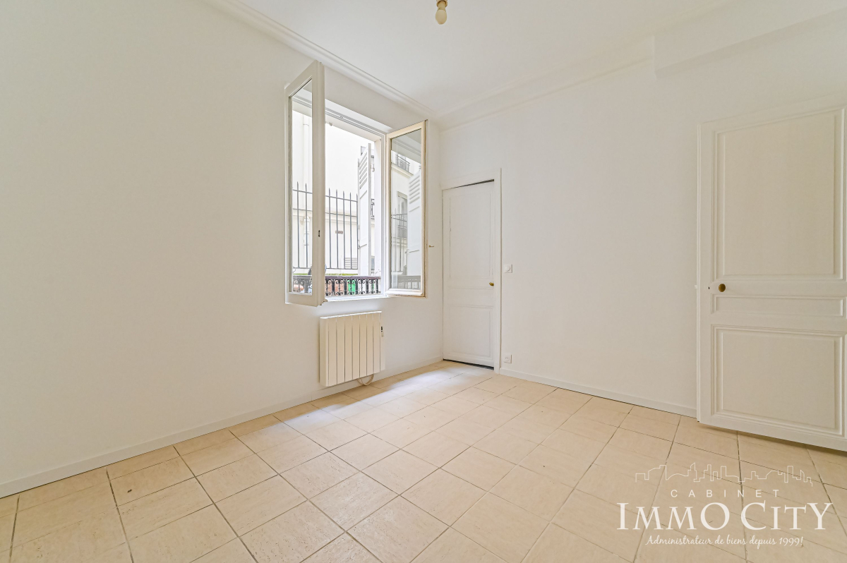 Location Appartement  3 pièces - 43m² 75008 Paris