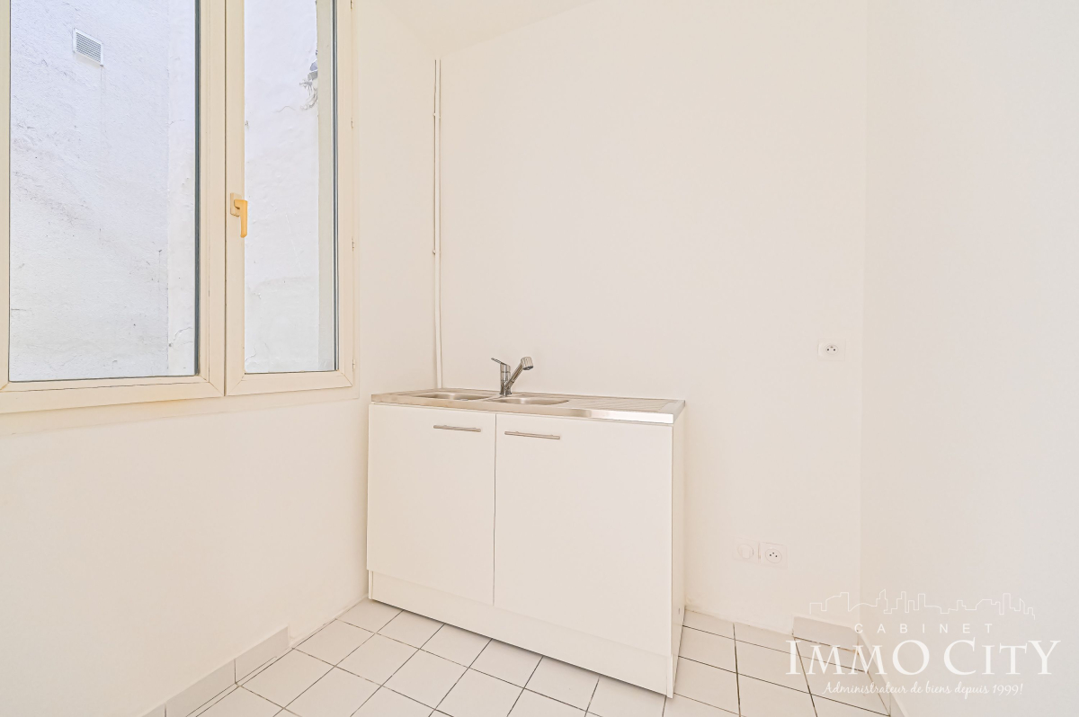 Location Appartement  3 pièces - 43m² 75008 Paris