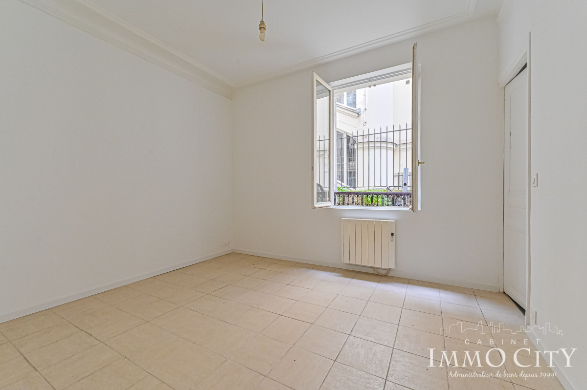 Location Appartement  3 pièces - 43m² 75008 Paris