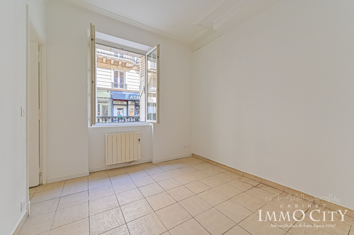 Location Appartement  3 pièces - 43m² 75008 Paris