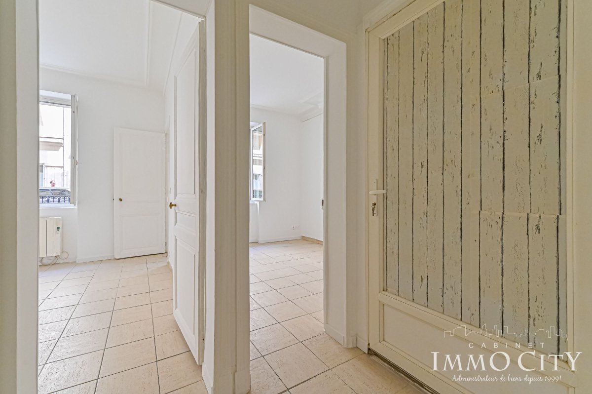 Location Appartement  3 pièces - 43m² 75008 Paris