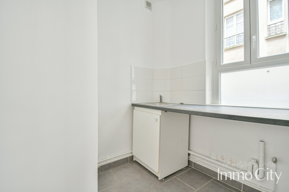 Location Appartement  3 pièces - 45.74m² 75012 Paris
