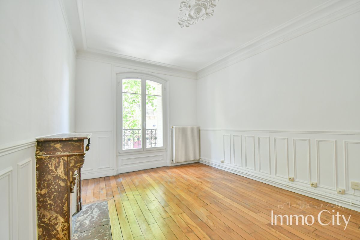 Location Appartement  2 pièces - 42.5m² 75011 Paris