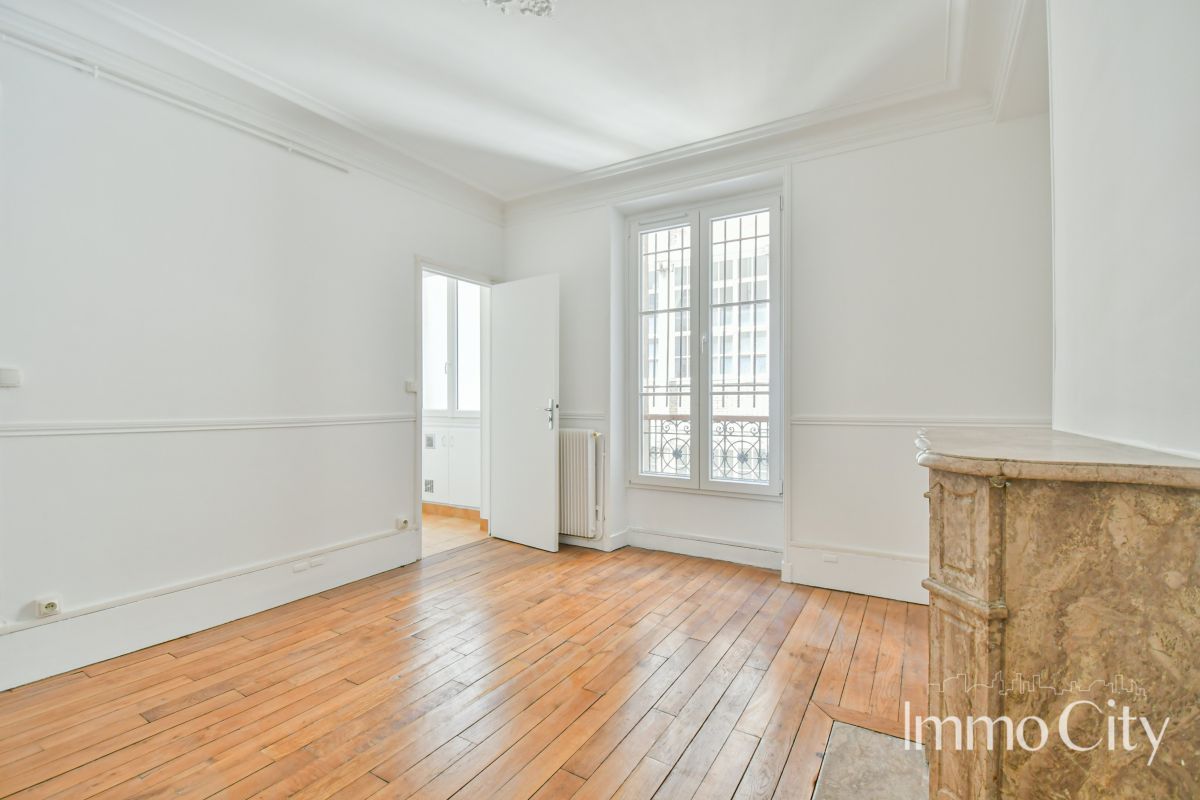 Location Appartement  2 pièces - 42.5m² 75011 Paris
