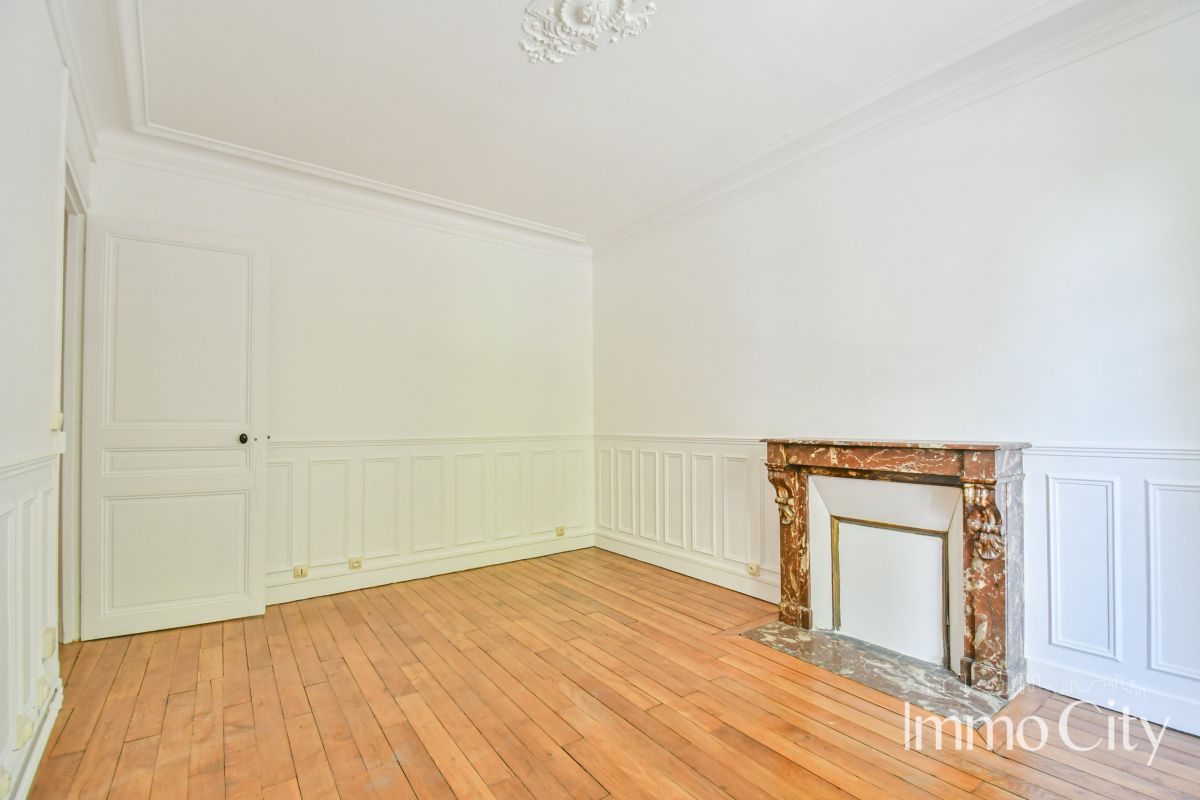 Location Appartement  2 pièces - 42.5m² 75011 Paris