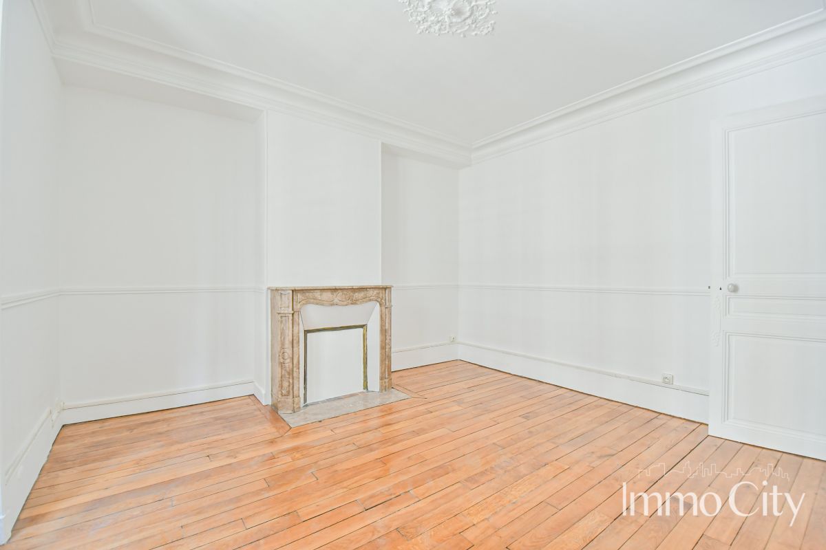 Location Appartement  2 pièces - 42.5m² 75011 Paris