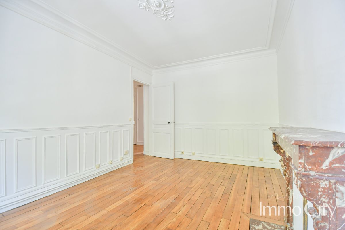Location Appartement  2 pièces - 42.5m² 75011 Paris