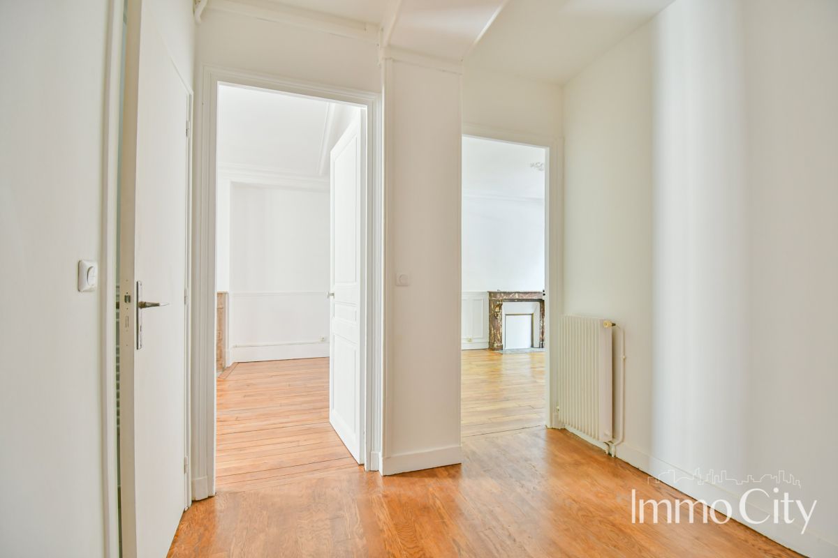 Location Appartement  2 pièces - 42.5m² 75011 Paris