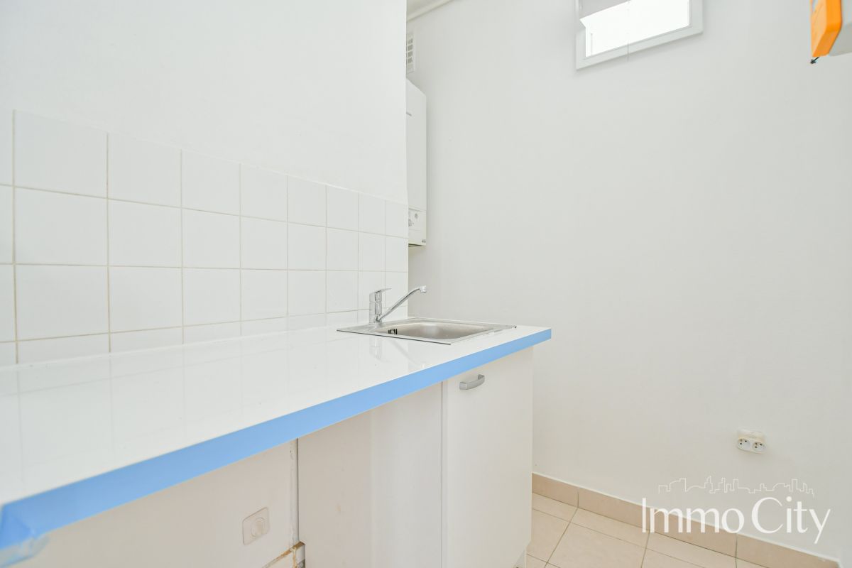 Location Appartement  2 pièces - 42.5m² 75011 Paris