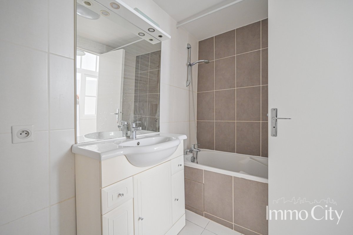 Location Appartement  3 pièces - 61.91m² 75009 Paris