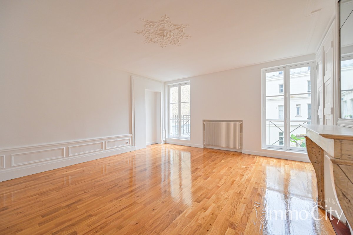 Location Appartement  3 pièces - 76.6m² 75009 Paris