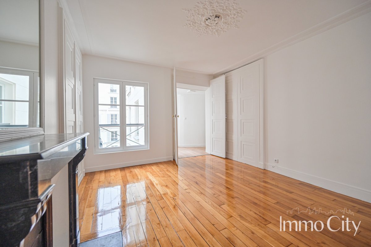 Location Appartement  3 pièces - 76.6m² 75009 Paris
