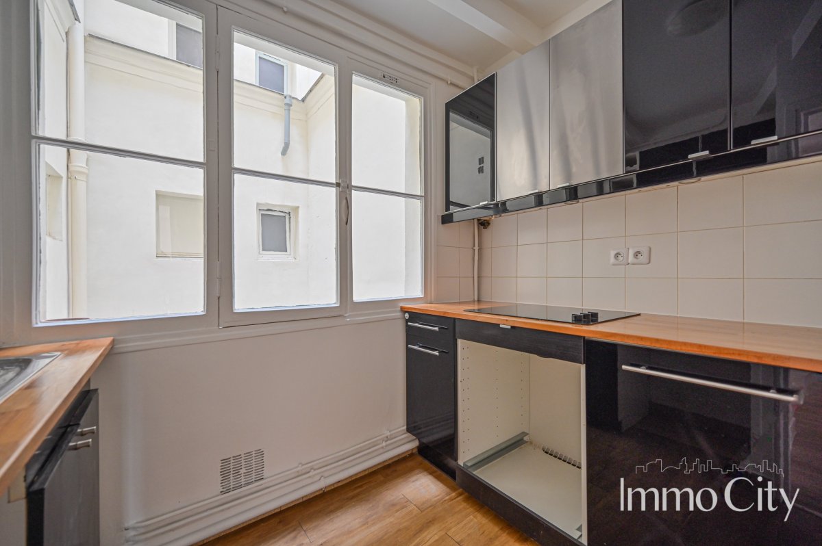 Location Appartement  3 pièces - 76.6m² 75009 Paris