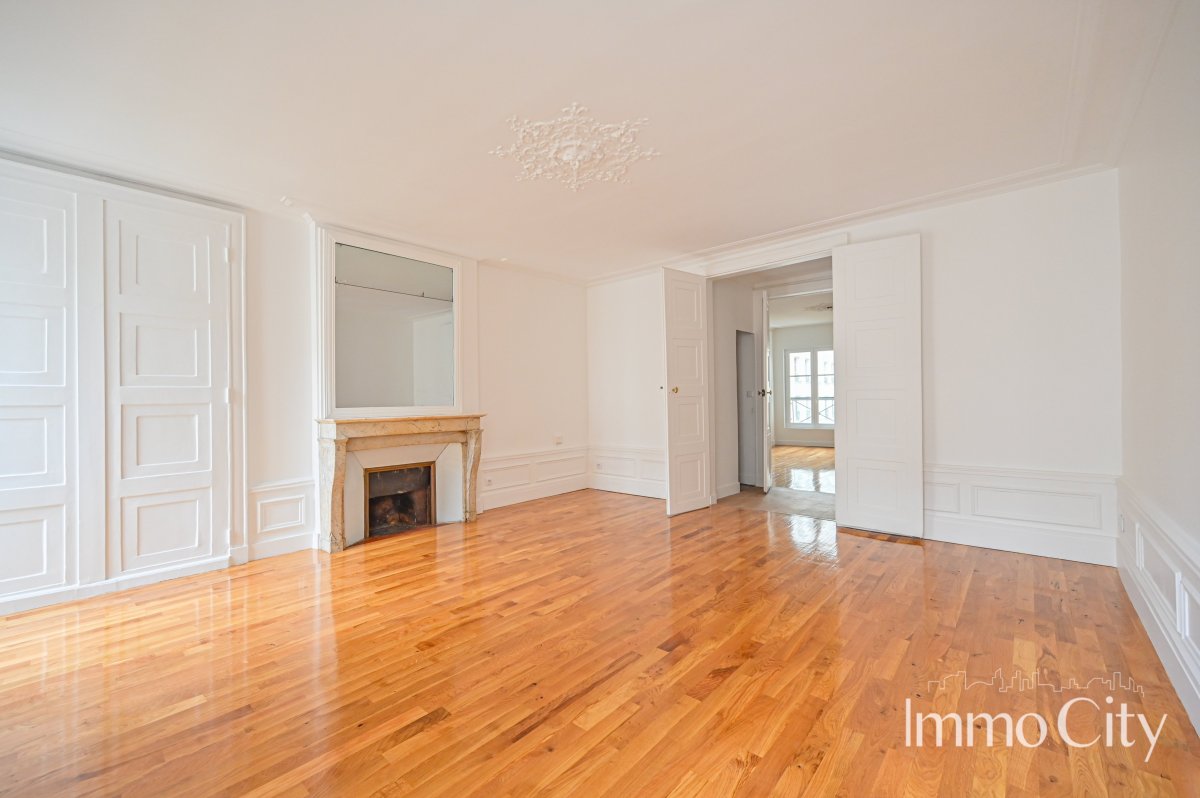 Location Appartement  3 pièces - 76.6m² 75009 Paris
