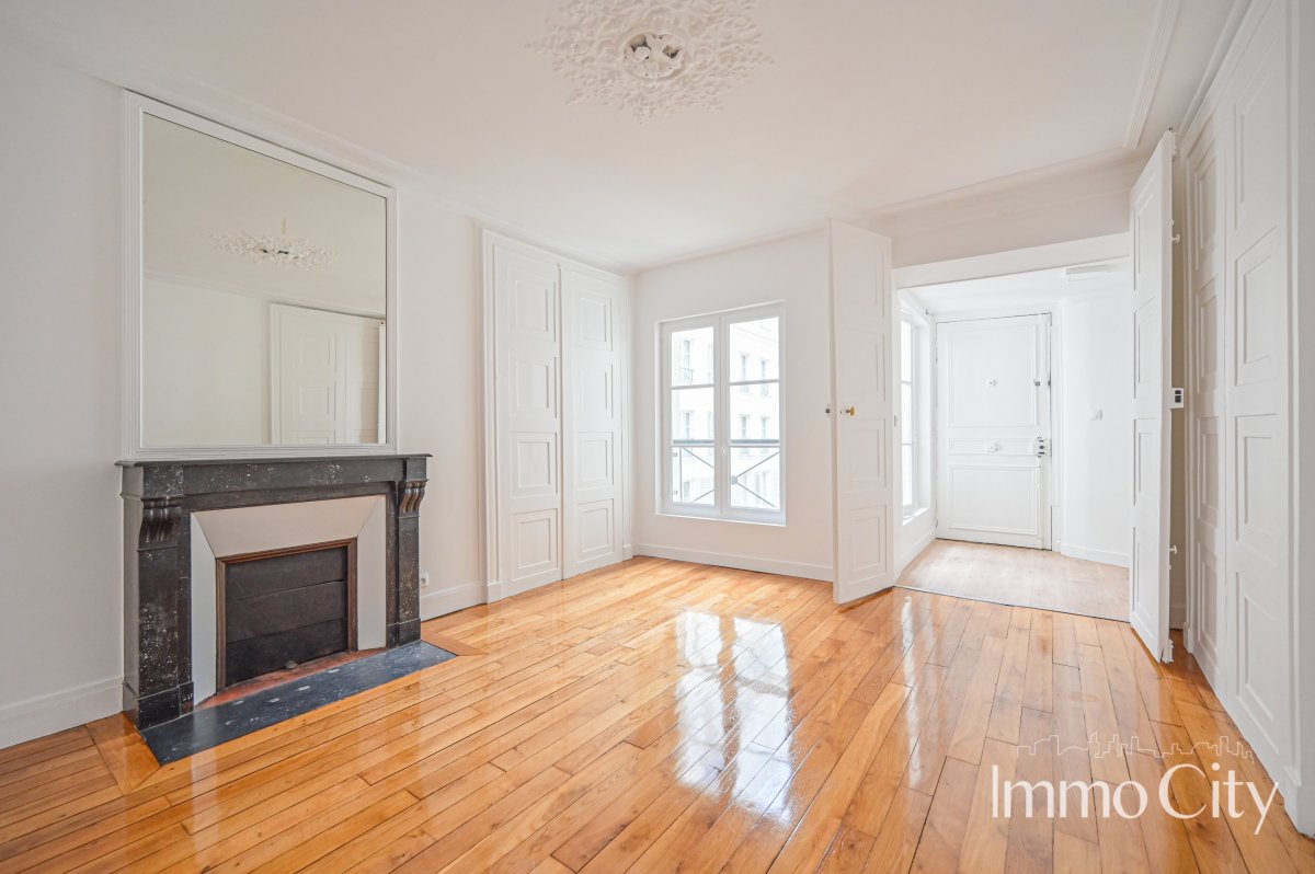 Location Appartement  3 pièces - 76.6m² 75009 Paris