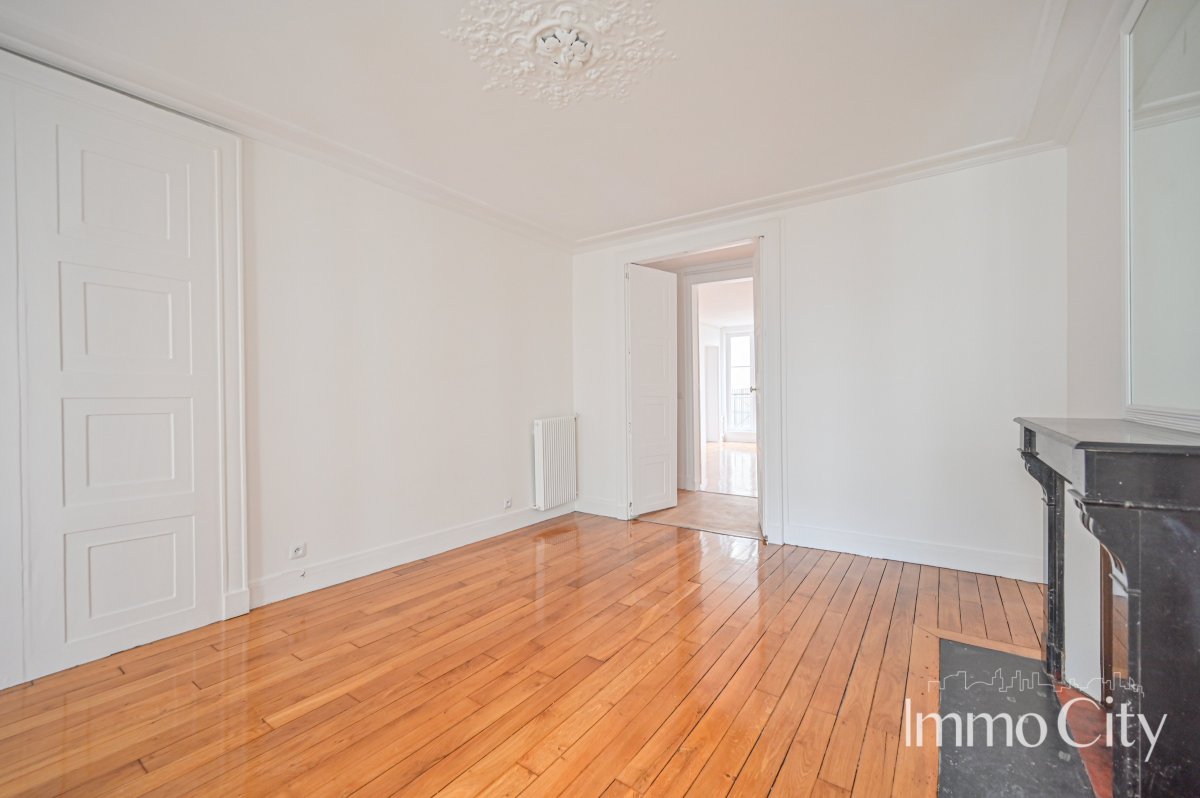 Location Appartement  3 pièces - 76.6m² 75009 Paris