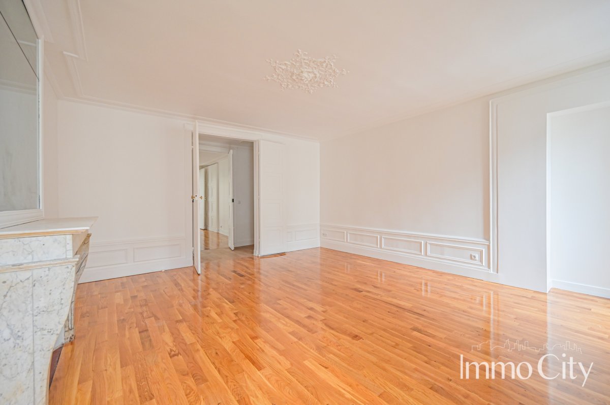 Location Appartement  3 pièces - 76.6m² 75009 Paris