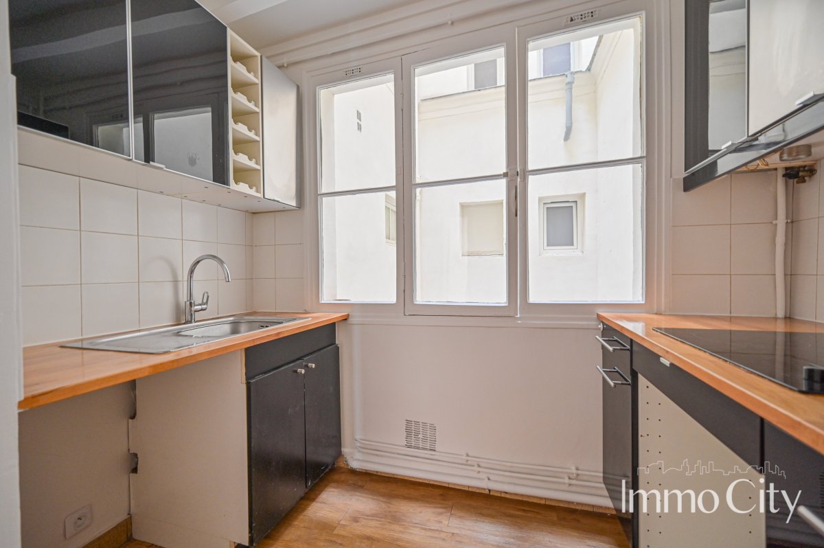 Location Appartement  3 pièces - 76.6m² 75009 Paris