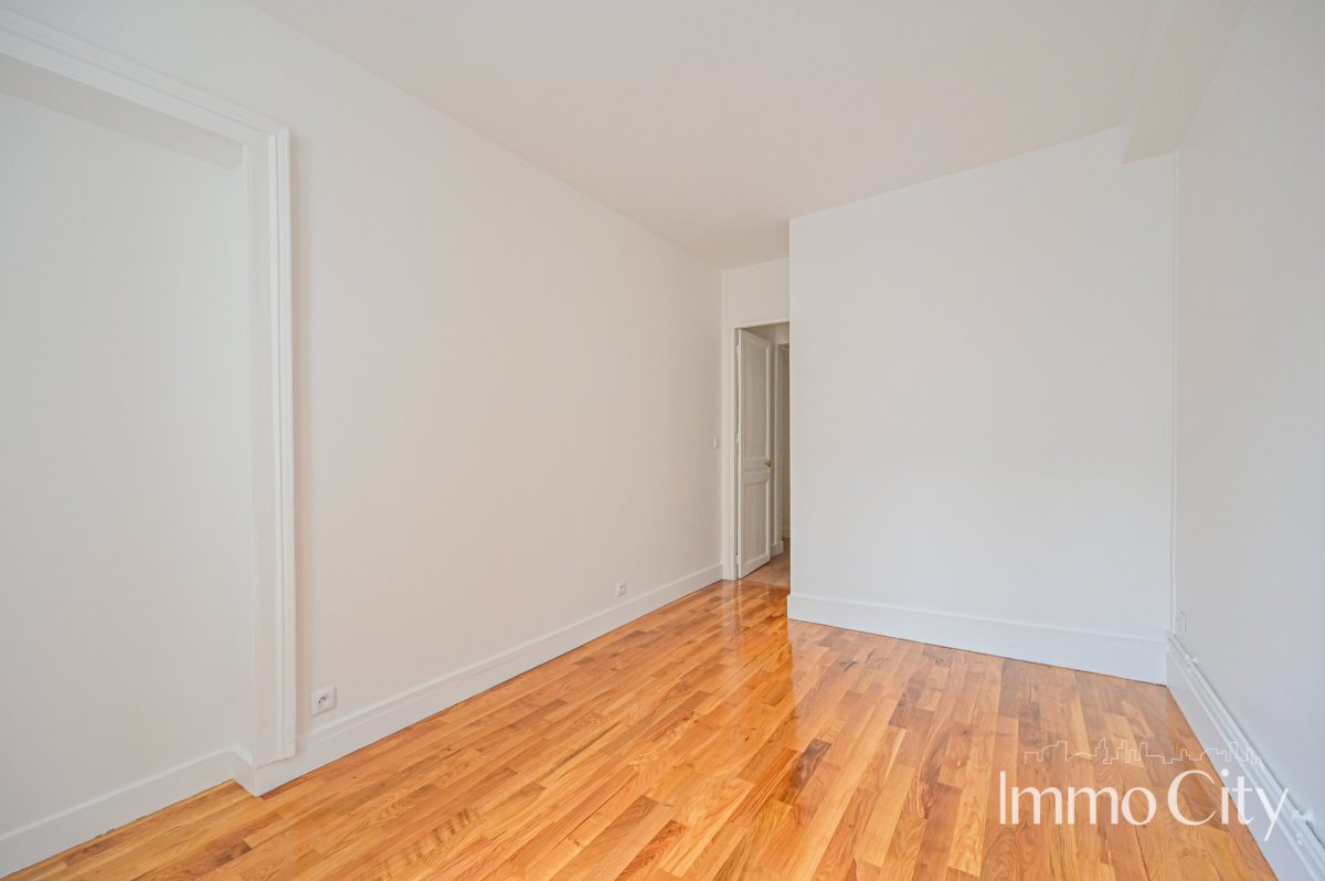 Location Appartement  3 pièces - 76.6m² 75009 Paris