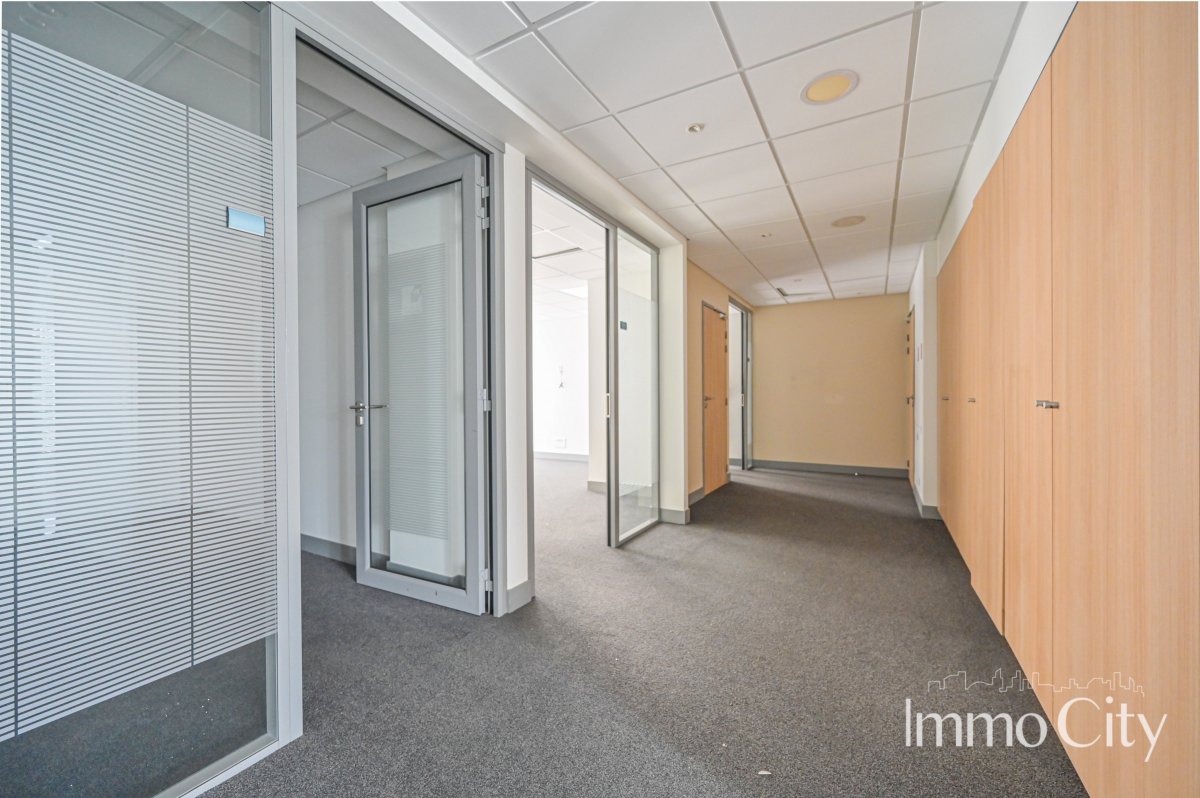 Location Local commercial  - 175.6m² 78210 Saint-cyr-l'ecole