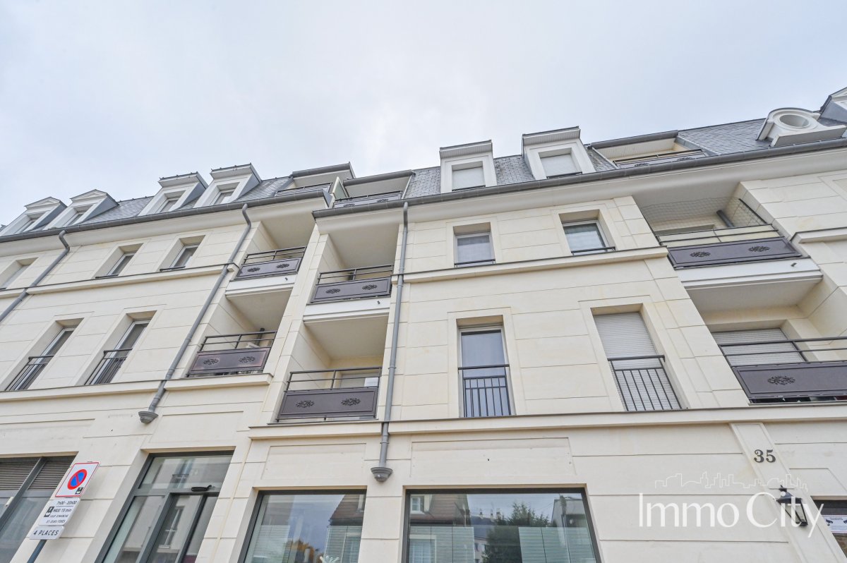 Location Local commercial  - 175.6m² 78210 Saint-cyr-l'ecole