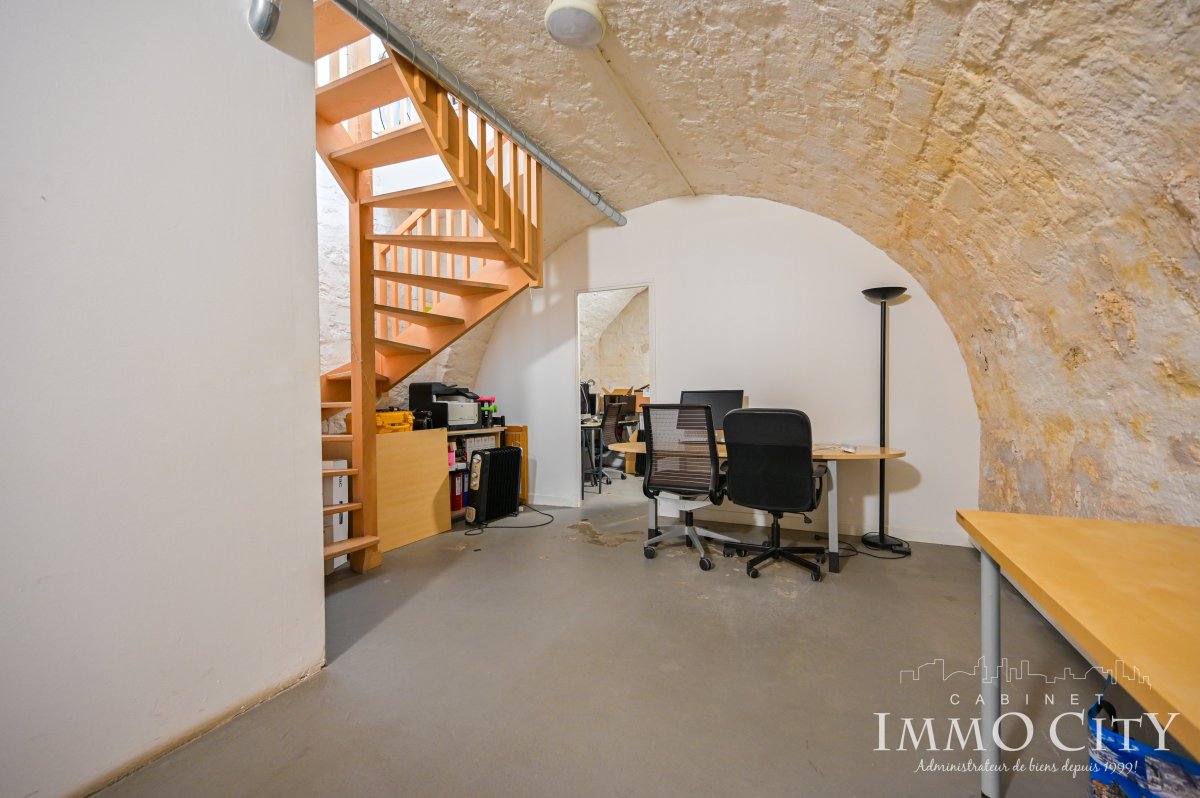 Location Local commercial  4 pièces - 92m² 75011 Paris