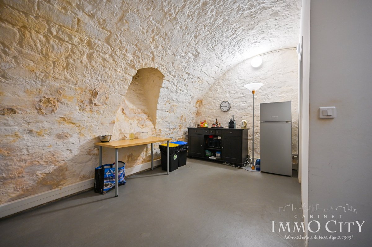 Location Local commercial  4 pièces - 92m² 75011 Paris