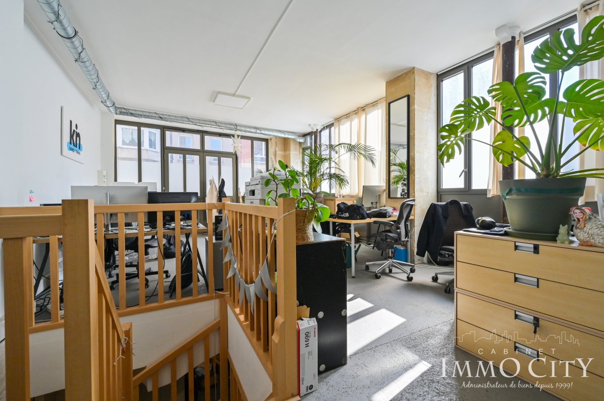 Location Local commercial  4 pièces - 92m² 75011 Paris