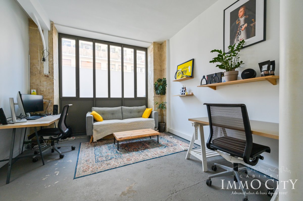 Location Local commercial  4 pièces - 92m² 75011 Paris