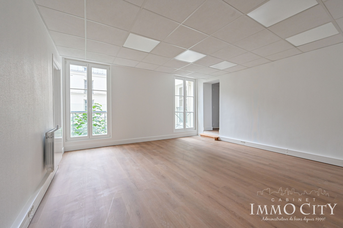 Location Bureau  6 pièces - 150m² 75009 Paris