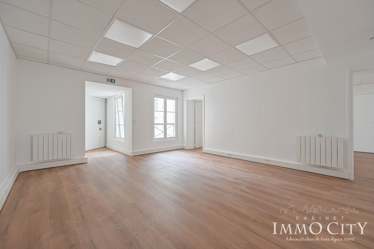 Location Bureau  6 pièces - 150m² 75009 Paris