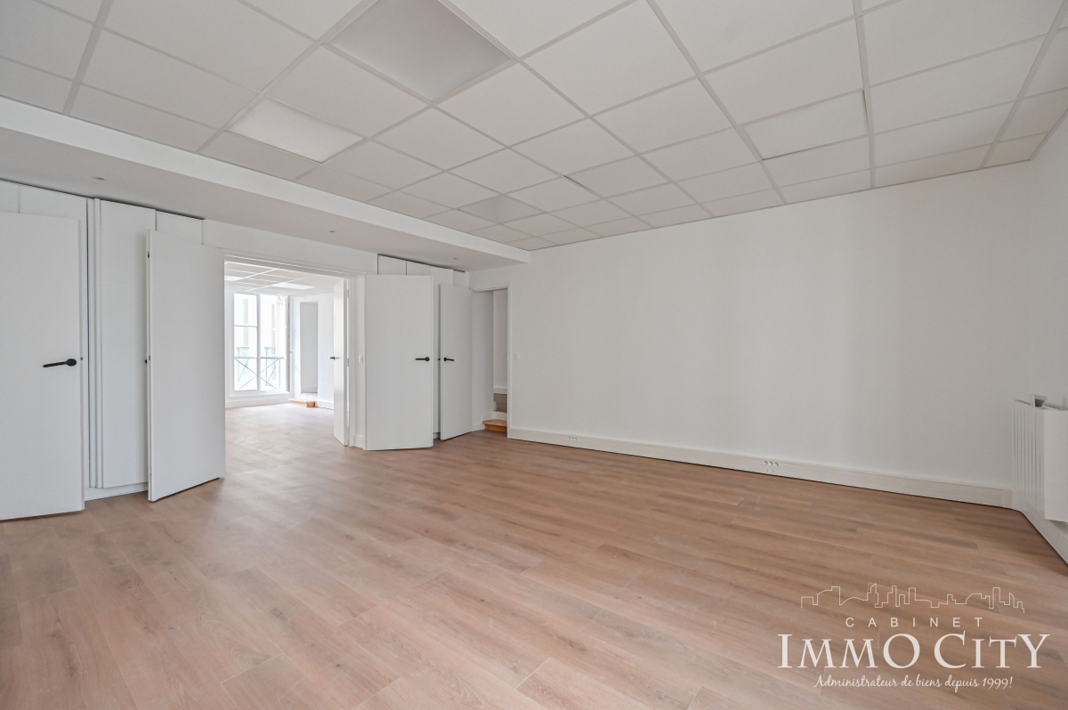 Location Bureau  6 pièces - 150m² 75009 Paris