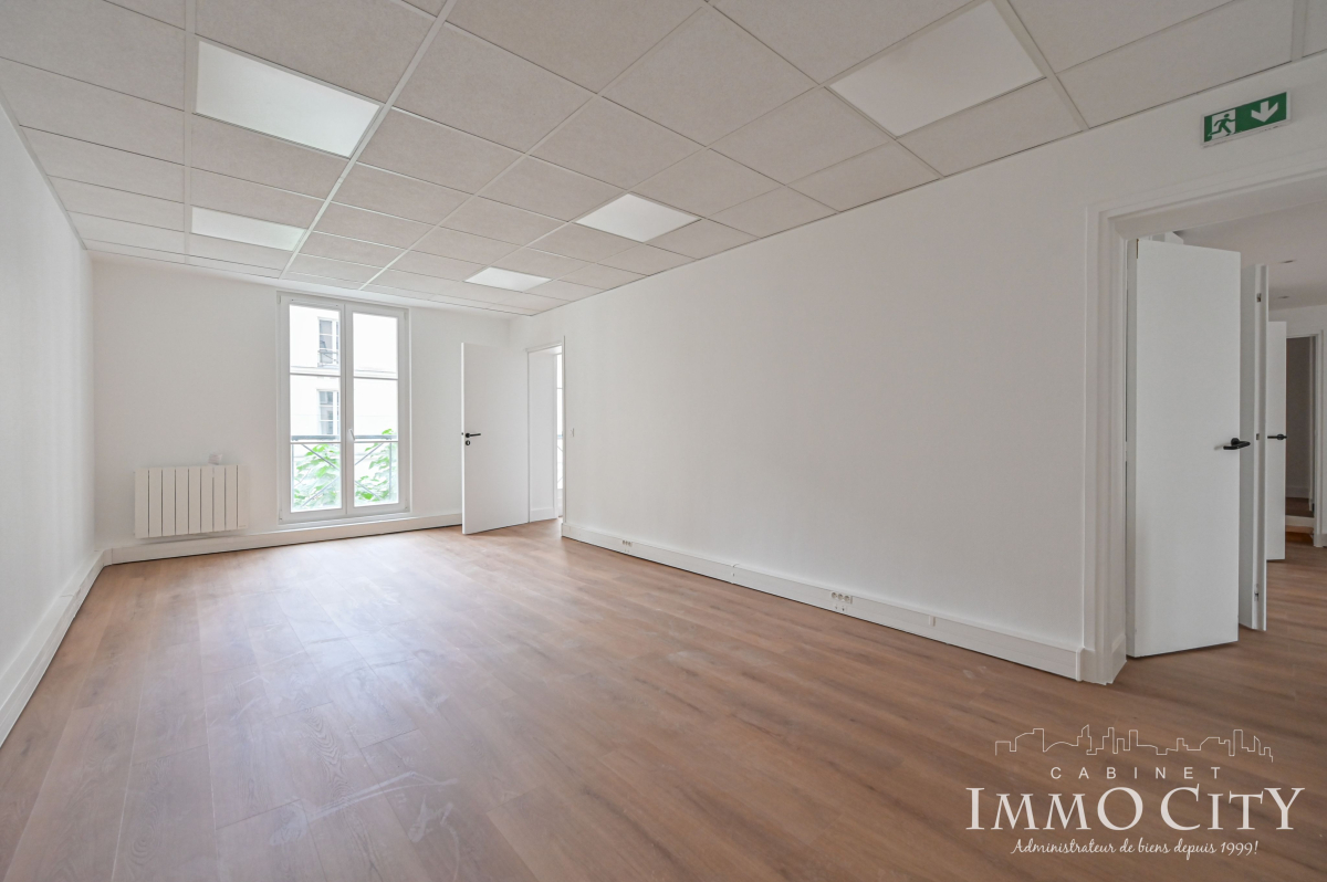 Location Bureau  6 pièces - 150m² 75009 Paris