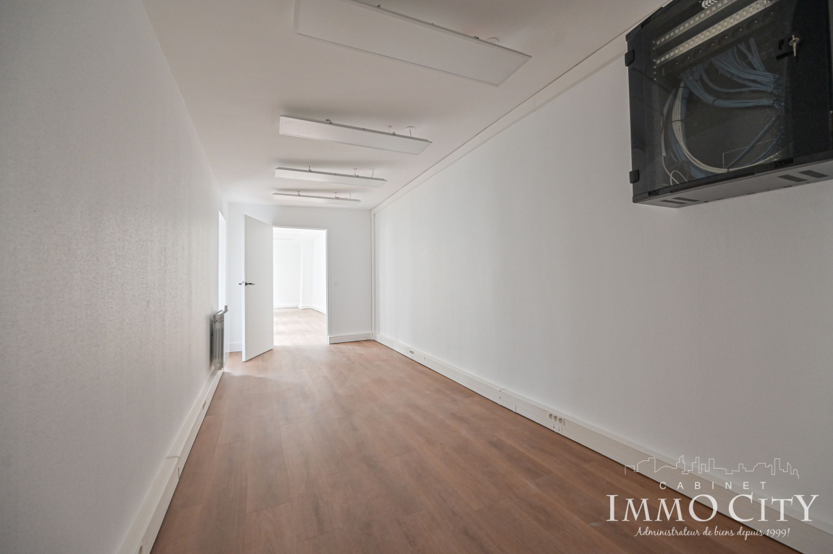 Location Bureau  6 pièces - 150m² 75009 Paris