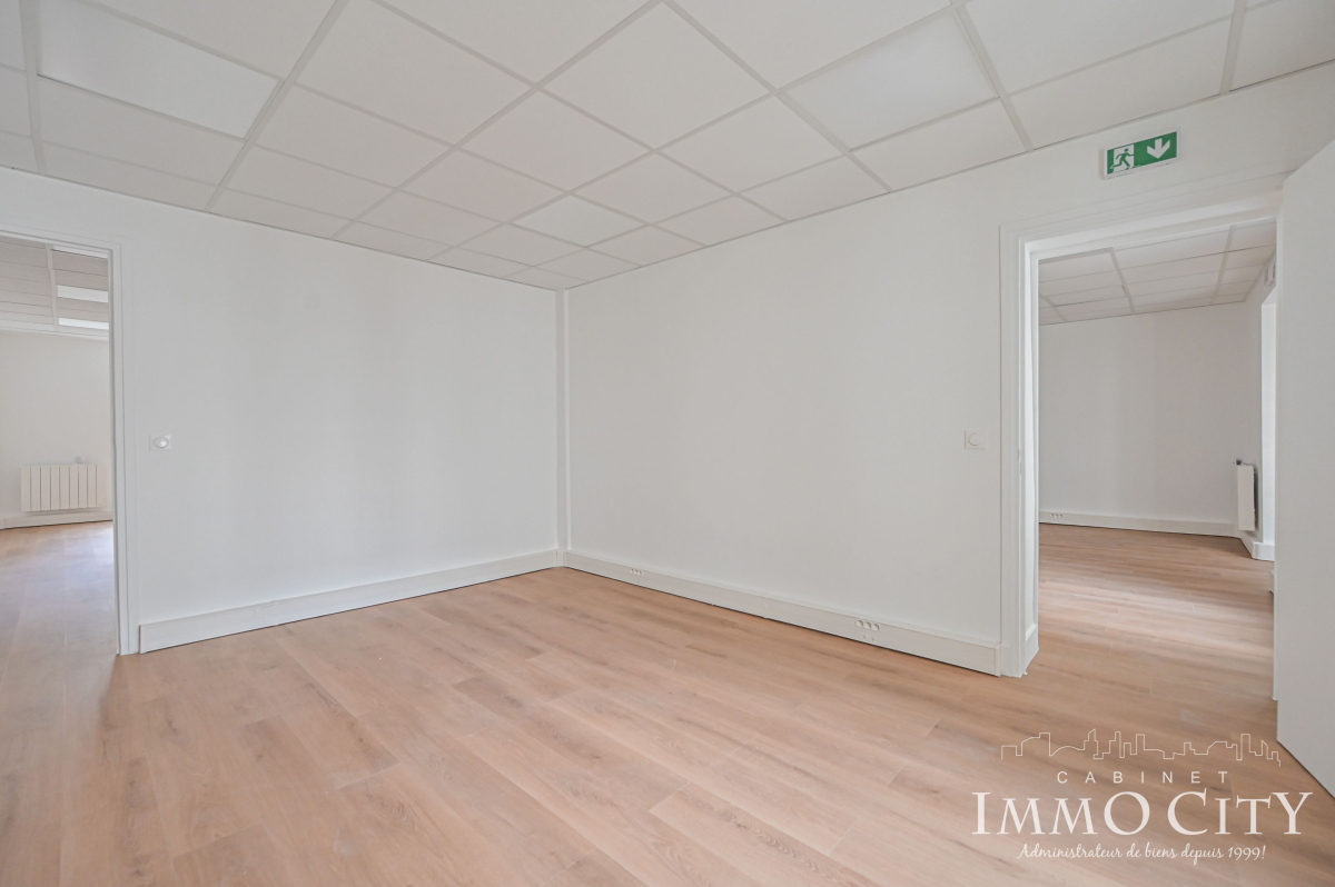 Location Bureau  6 pièces - 150m² 75009 Paris