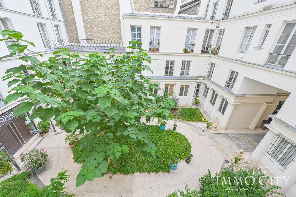 Location Bureau  6 pièces - 150m² 75009 Paris