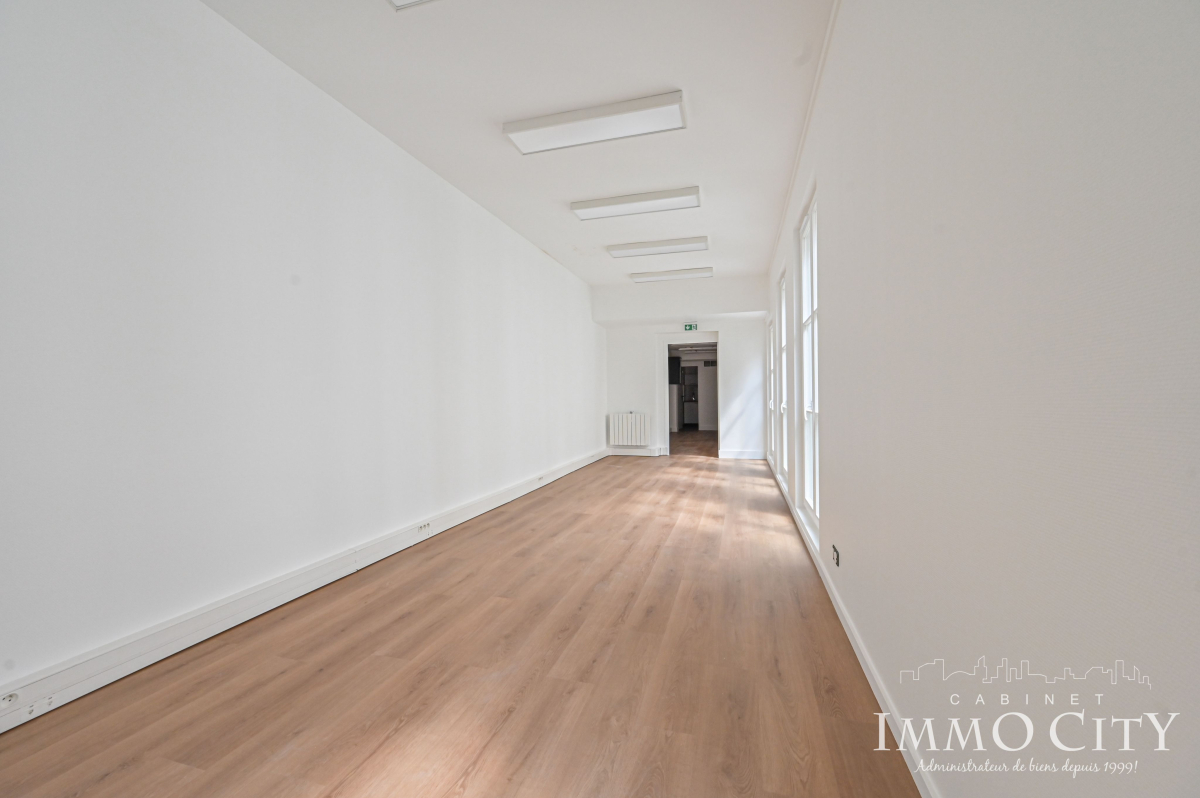 Location Bureau  6 pièces - 150m² 75009 Paris