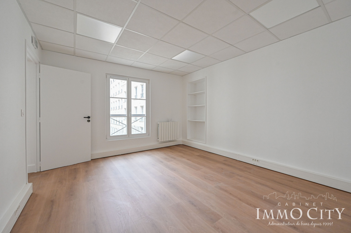 Location Bureau  6 pièces - 150m² 75009 Paris