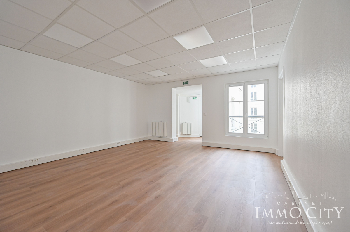 Location Bureau  6 pièces - 150m² 75009 Paris