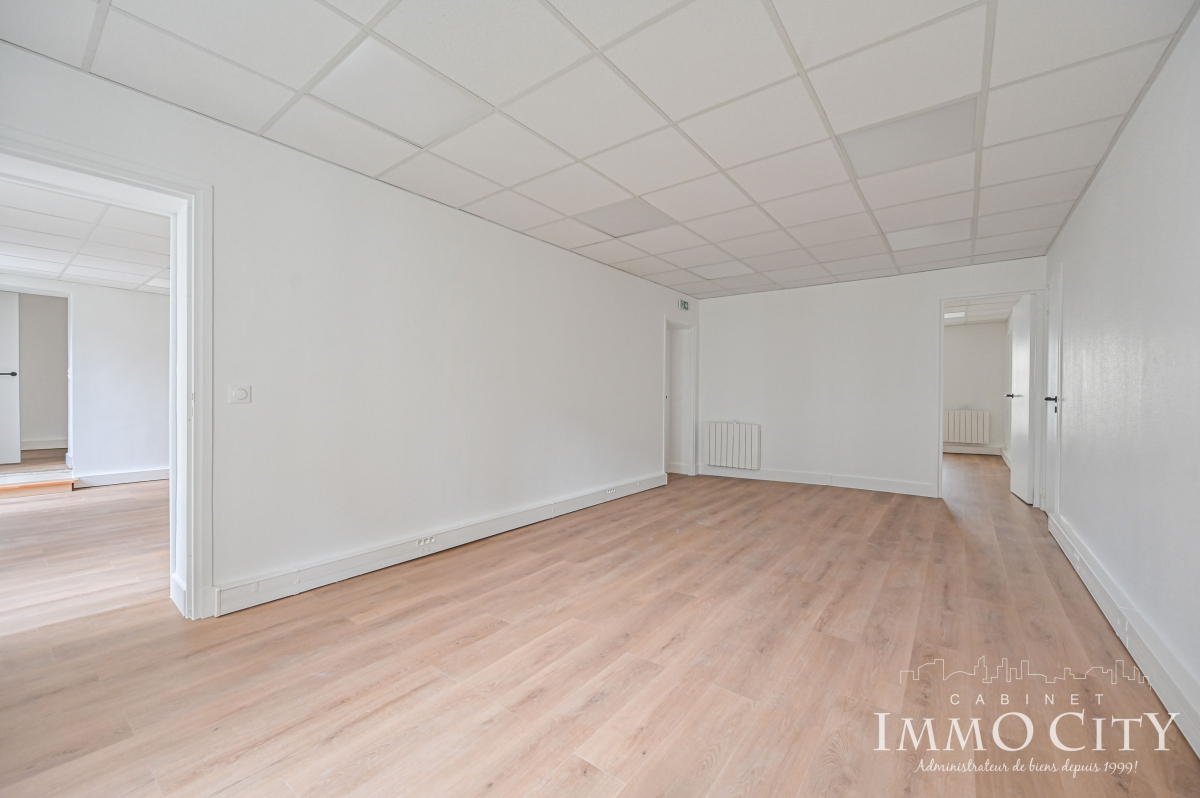 Location Bureau  6 pièces - 150m² 75009 Paris