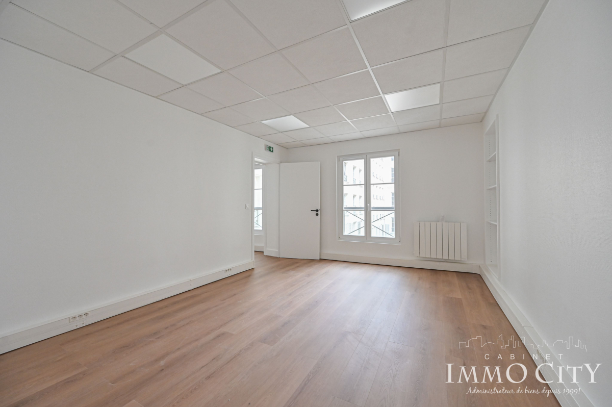 Location Bureau  6 pièces - 150m² 75009 Paris