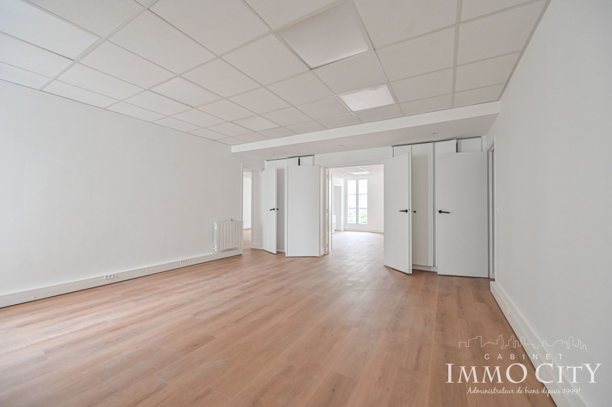 Location Bureau  6 pièces - 150m² 75009 Paris